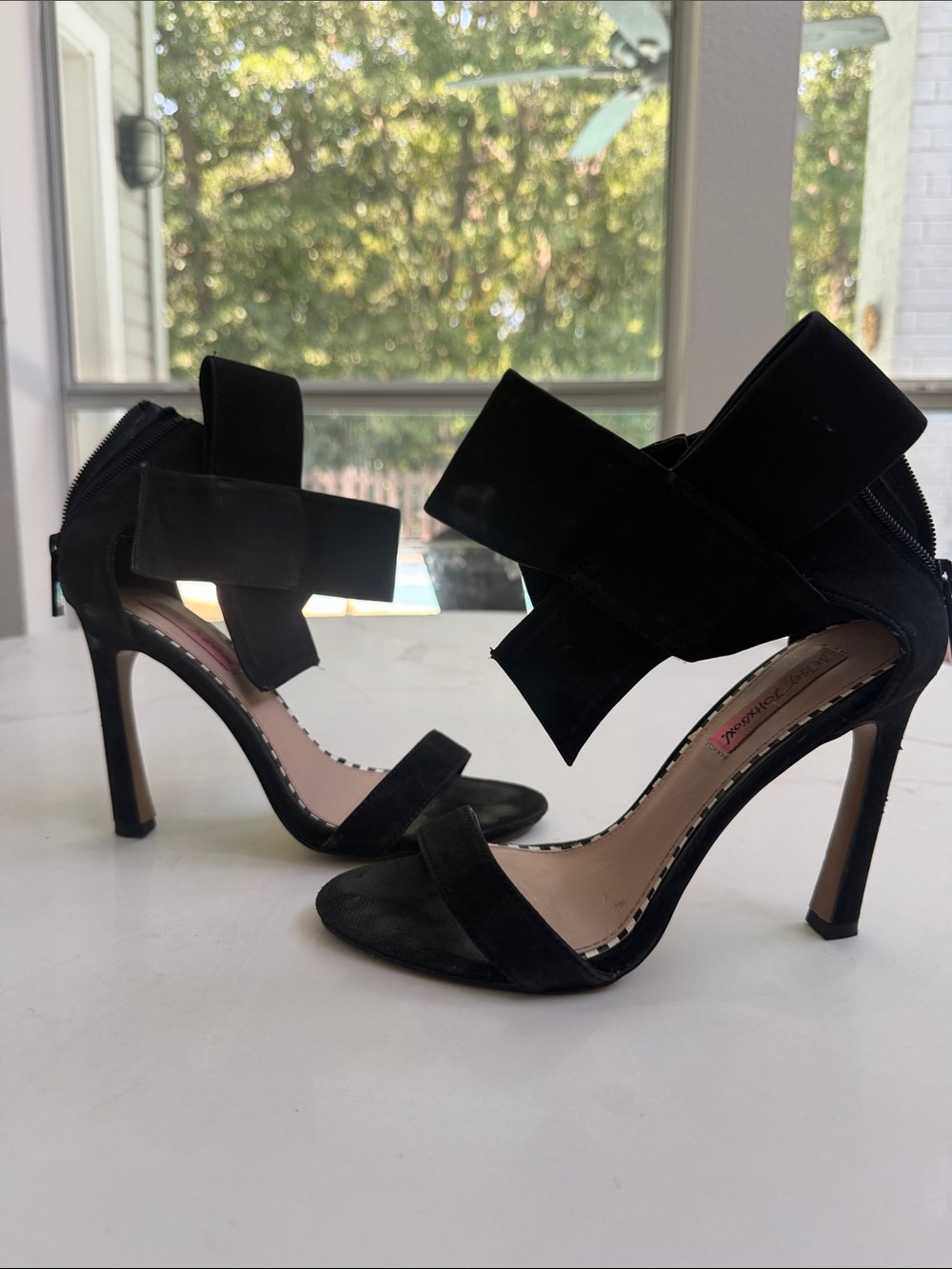 Betsey Johnson Flirtyy Black Suede Bow Heels | Size 8